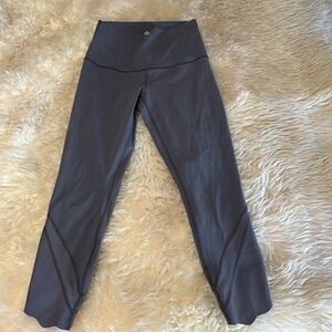 Lululemon scalloped wunder under legging size 6